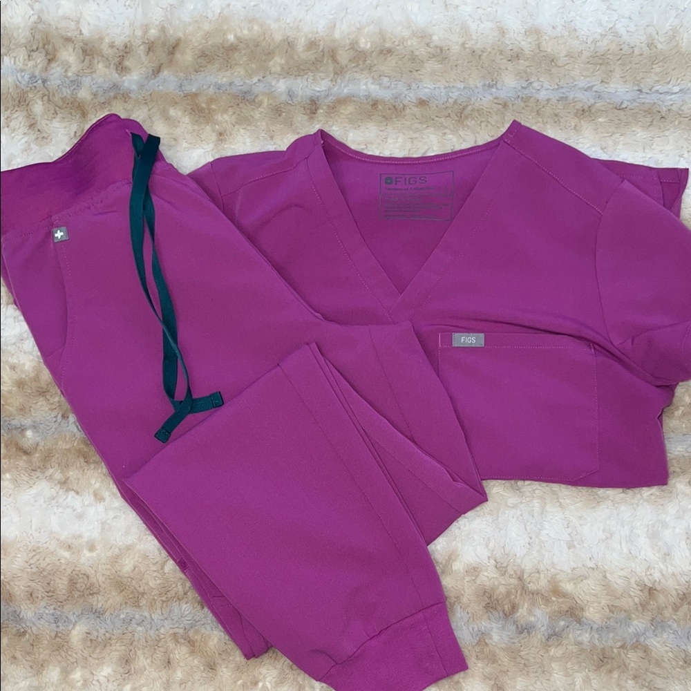 Figs Bright Fuschia Scrub Set